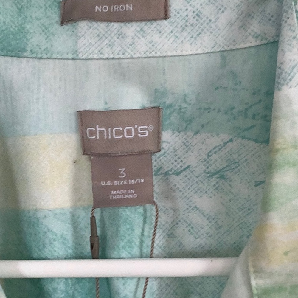 Chicos Women's Green Abstract Print. No Iron. Top Size 3/ X Large - Picture 2 of 6